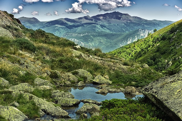 Les options d'hébergement en Ariège, idéales pour explorer la nature sauvage des Pyrénées